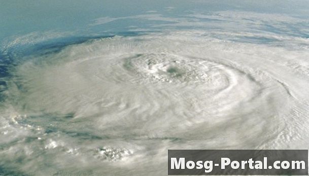 Hvordan lage en 3D-modell av en orkan