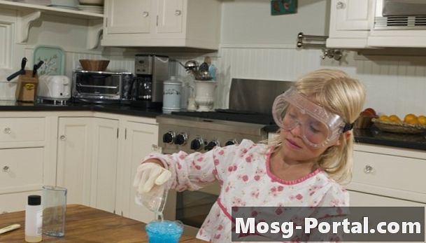 Esperimenti di reazione chimica per studenti delle scuole medie