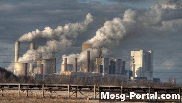 Poluição ambiental causada por fábricas