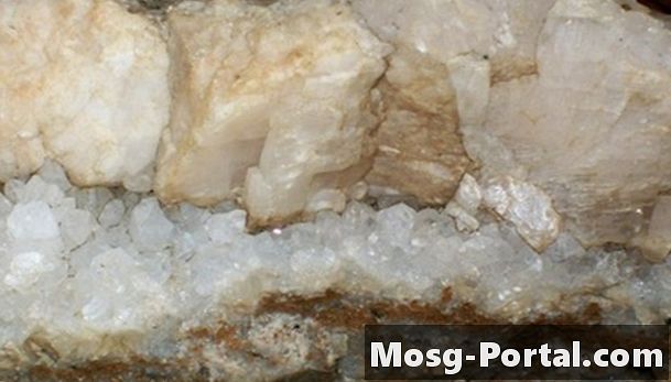Hur bildas kristaller i grottor?