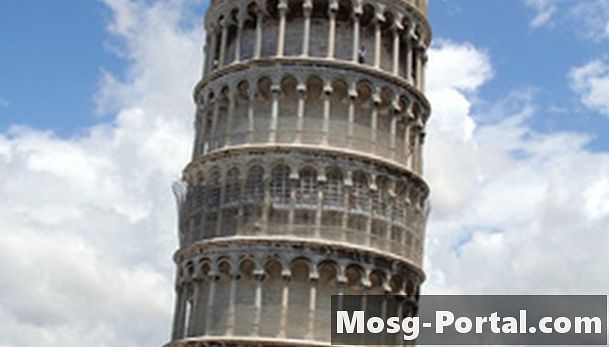Wie man ein Modell des Schiefen Turms von Pisa baut