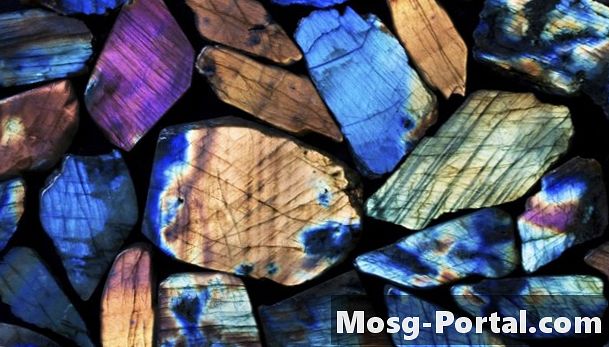 Как да намерите минерали и скъпоценни камъни във Вирджиния