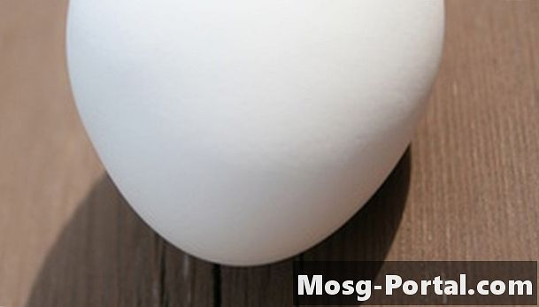 Kako narediti domačo poskočno kroglico iz jajca