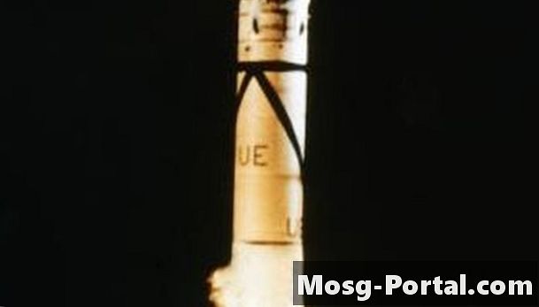 Làm thế nào để tạo một tên lửa ra khỏi ống nhựa PVC