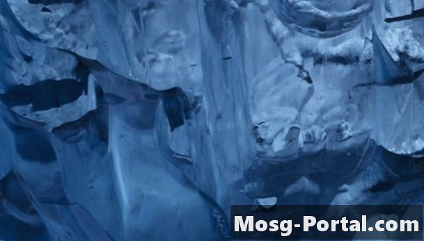 Разликата между ледник ледник и морски пакет лед