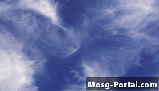 積雲雲と巻雲雲の違いは何ですか？