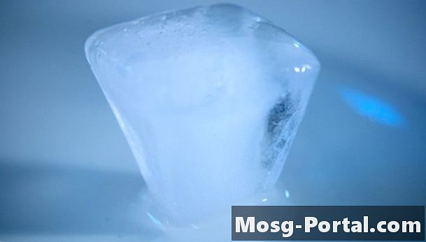 Quali materiali rendono più veloce la fusione di un cubetto di ghiaccio?
