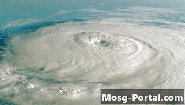 Aké sú najbežnejšie mesiace na hurikán?